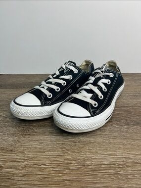 Converse Chuck Taylor All Star Low Top Sneakers Black Mens 3.5  Women’s 5.5